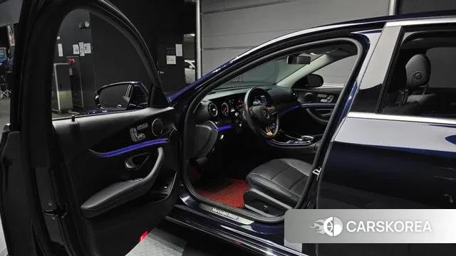 Mercedes-Benz E-Class W213 2018 Синий из Кореи, фото 2