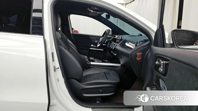 Mercedes-Benz GLA - Class H247 2023 Белый из Кореи, фото 2