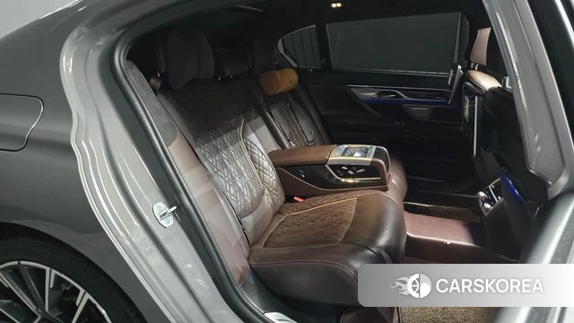 BMW 7 Series (G11) 2021 Серебристо-серый из Кореи, фото 2
