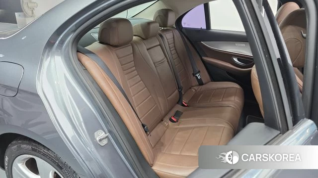 Mercedes-Benz E-Class W213 2018 Серый из Кореи, фото 2