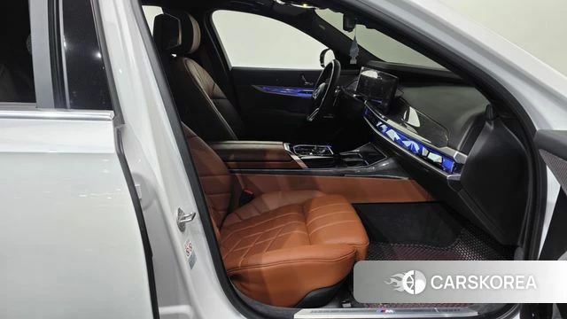 BMW 7 Series (G70) 2024 Белый из Кореи, фото 2