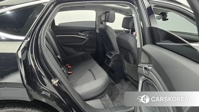 Audi e-Tron 2022 Черный из Кореи, фото 2