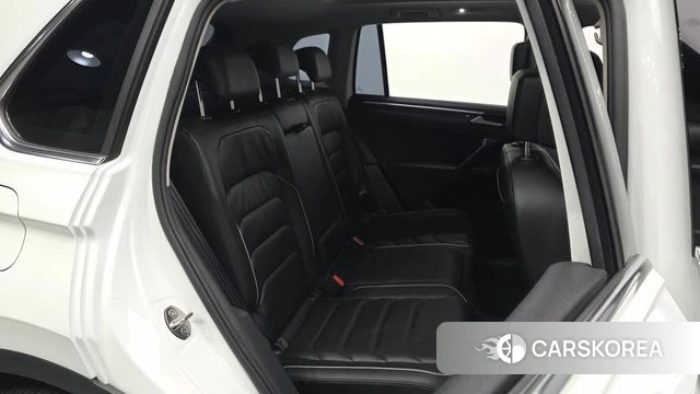 Volkswagen Tiguan second Generation 2023 Белый из Кореи, фото 2