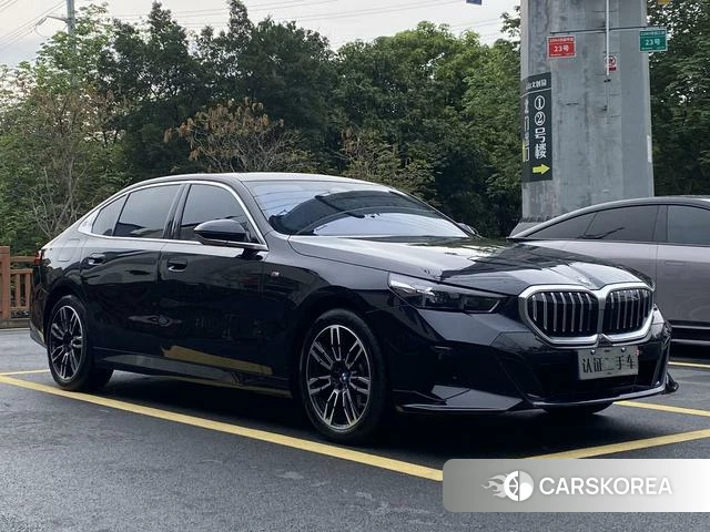BMW 5 series 2025 Черный из Китая, фото 2