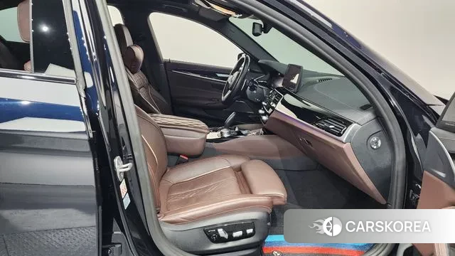 BMW 5 Series (G30) 2022 Черный из Кореи, фото 2