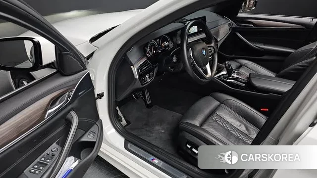 BMW 5 Series (G30) 2018 Белый из Кореи, фото 2