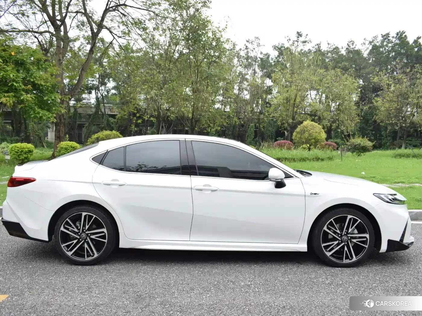 Toyota Camry 2025 Белый из Китая, фото 2