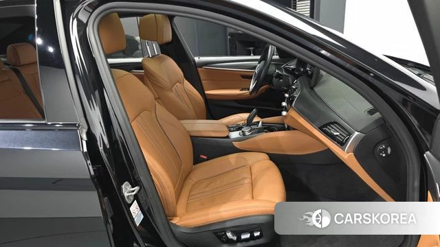 BMW 5 Series (G30) 2021 Черный из Кореи, фото 2