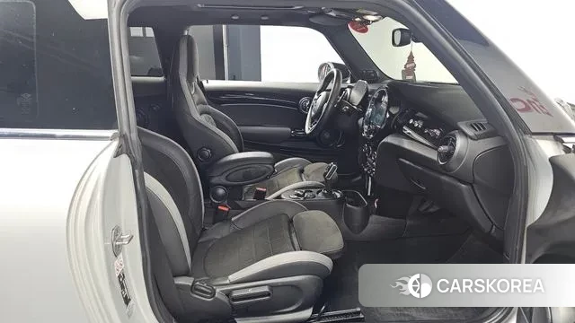 Mini Cooper S 2023 Серебряный из Кореи, фото 2