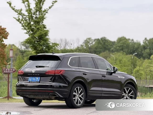 Volkswagen Touareg 2019 Черный из Китая, фото 2