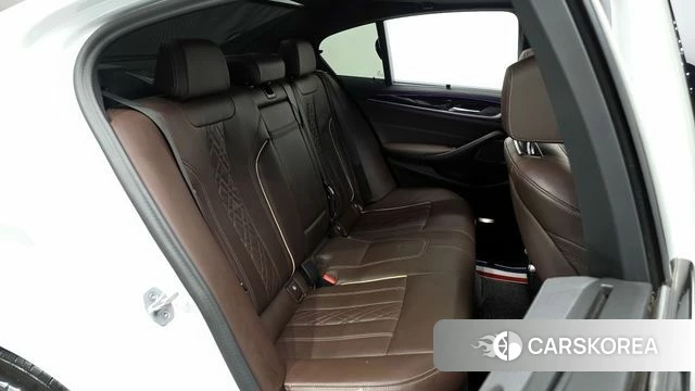 BMW 5 Series (G30) 2023 Белый из Кореи, фото 2