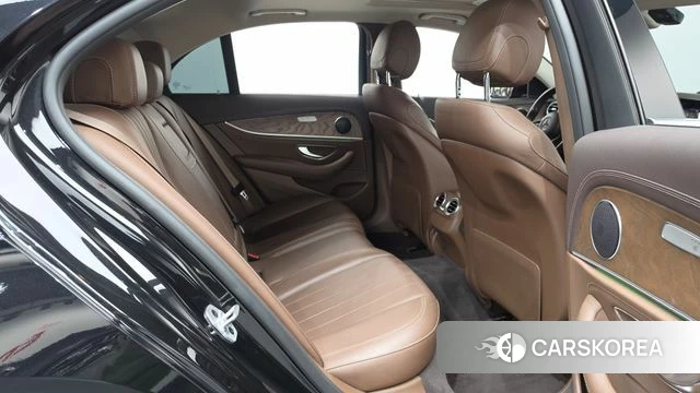 Mercedes-Benz E-Class W213 2019 Черный из Кореи, фото 2