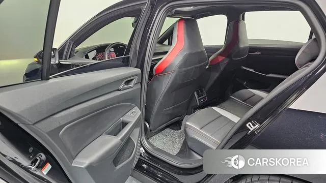 Volkswagen Golf 8th Generation 2023 Черный из Кореи, фото 2