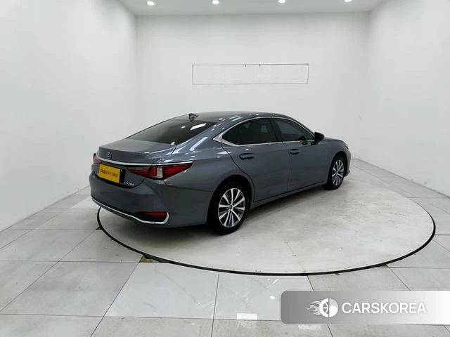 Lexus ES 2021 Темно-серый из Китая, фото 2