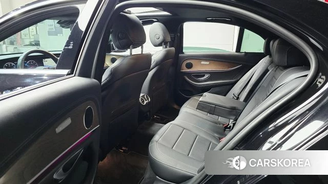Mercedes-Benz E-Class W213 2021 Черный из Кореи, фото 2