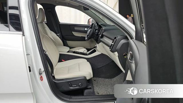 Volvo XC40 2023 Белый из Кореи, фото 2