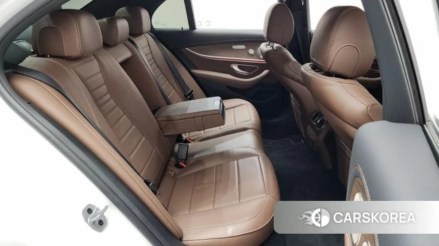 Mercedes-Benz E-Class W213 2023 Белый из Кореи, фото 2