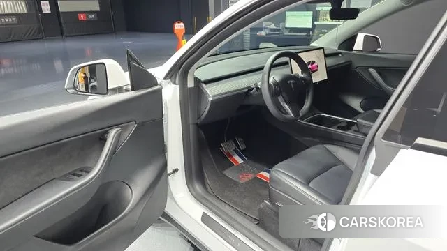 Tesla Model Y 2022 Белый из Кореи, фото 2