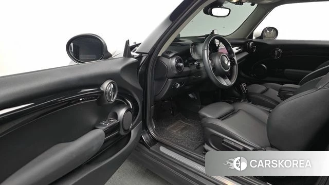 Mini Cooper 2022 Черный из Кореи, фото 2