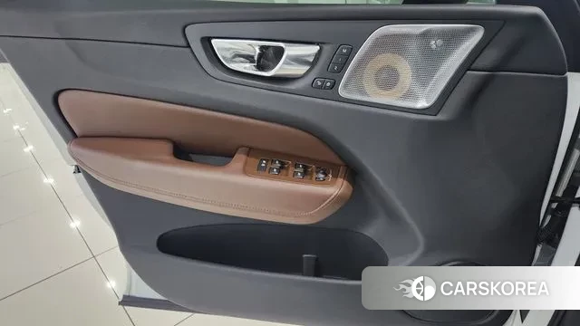 Volvo XC60 second Generation 2019 Белый из Кореи, фото 2