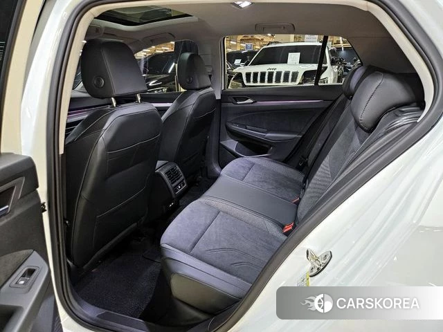 Volkswagen Golf 8th Generation 2026 Белый из Кореи, фото 2