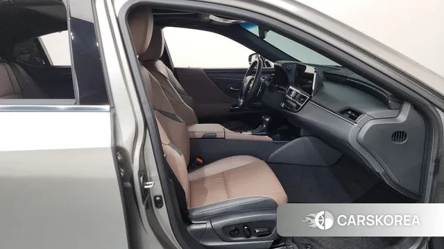 Lexus ES300h 7th generation 2023 Серый из Кореи, фото 2