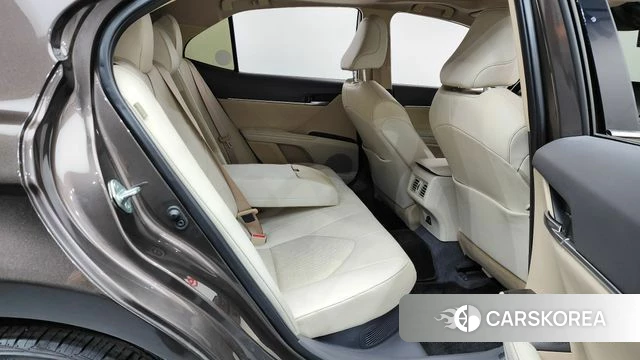 Toyota Camry (XV70) 2022 Коричневый из Кореи, фото 2