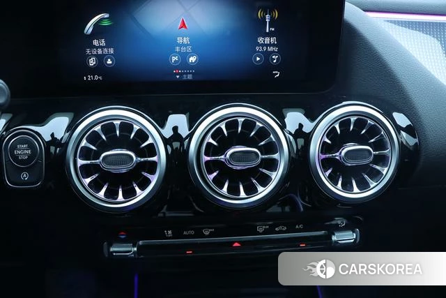 Mercedes-Benz GLA 2023 Белый из Китая, фото 2