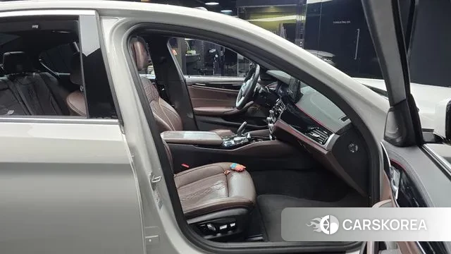 BMW 5 Series (G30) 2022 Белый из Кореи, фото 2