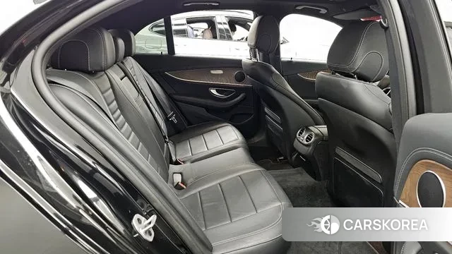 Mercedes-Benz E-Class W213 2022 Черный из Кореи, фото 2