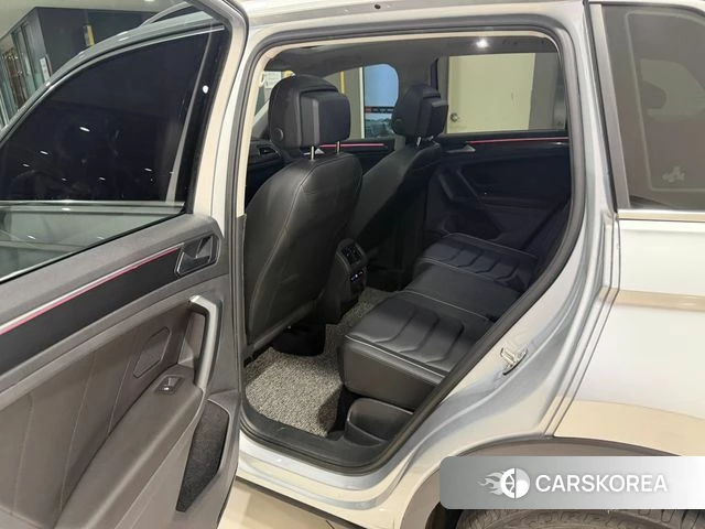 Volkswagen Tiguan second Generation 2022 Серебряный из Кореи, фото 2