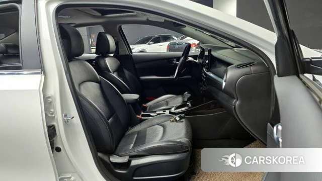 Kia The New K3 2nd generation 2022 Белый из Кореи, фото 2