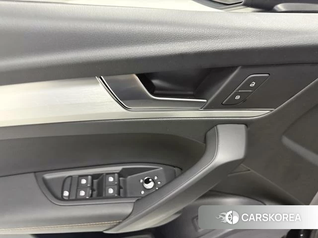 Audi Q5L 2021 Черный из Китая, фото 2