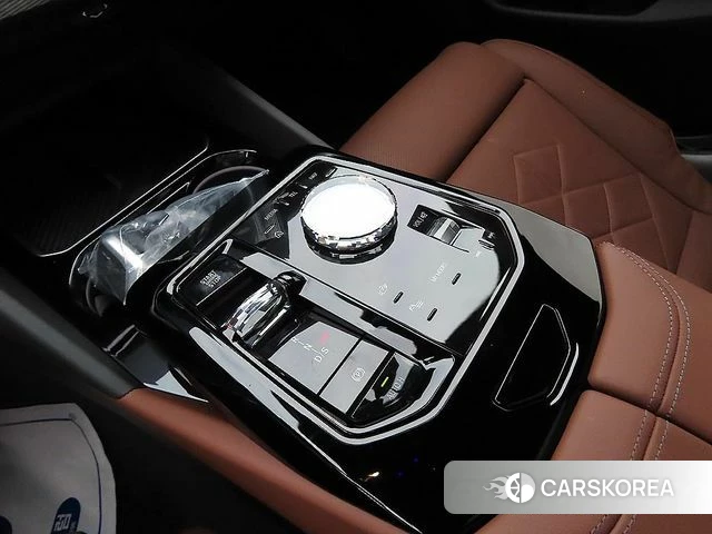 BMW 5 Series (G60) 2025 Белый из Кореи, фото 2