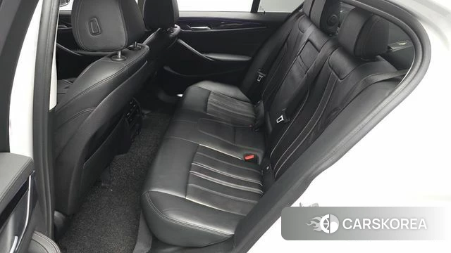 BMW 5 Series (G30) 2019 Белый из Кореи, фото 2