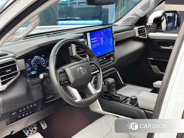 Toyota Sequoia 2023 Белый из Китая, фото 2