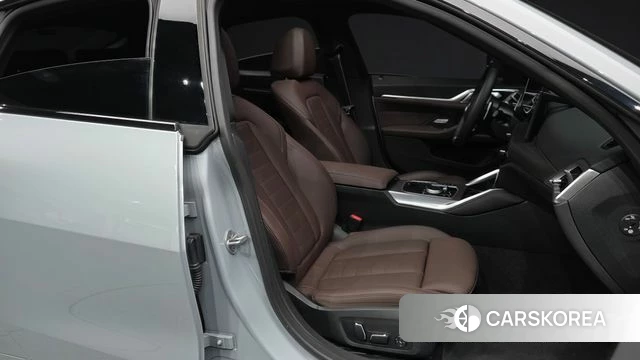BMW 4 Series (G22) 2026 Светло-серебряный цвет из Кореи, фото 2