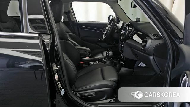 Mini Cooper 2022 Черный из Кореи, фото 2