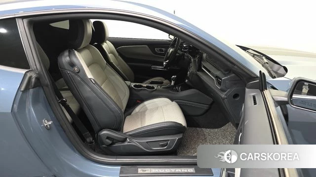 Ford Mustang 7th Generation 2024 Небесно-голубой из Кореи, фото 2