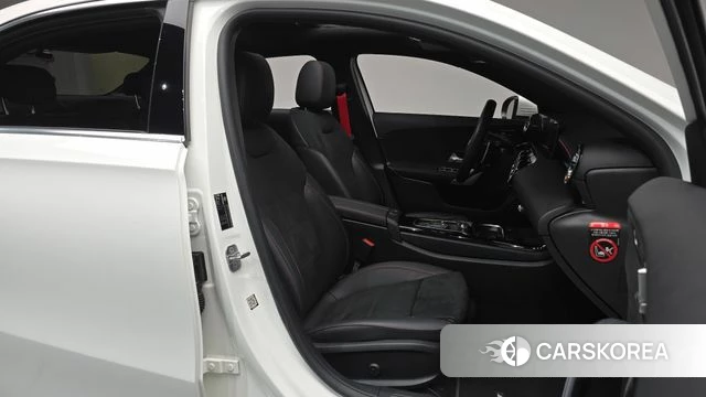 Mercedes-Benz A-Class W177 2024 Белый из Кореи, фото 2