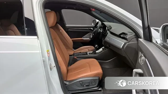 Audi Q3 (F3) 2023 Белый из Кореи, фото 2