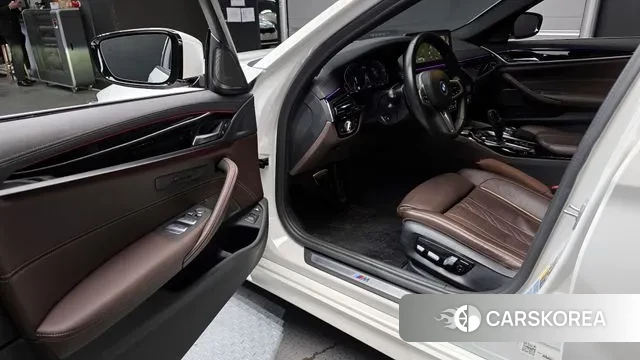 BMW 5 Series (G30) 2022 Белый из Кореи, фото 2