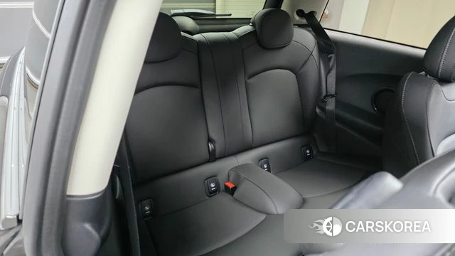 Mini Cooper 2023 Черный из Кореи, фото 2