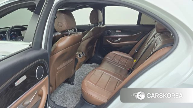 Mercedes-Benz E-Class W213 2022 Белый из Кореи, фото 2