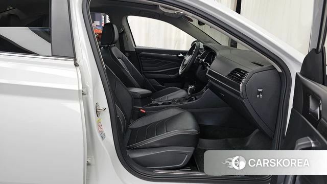 Volkswagen 7th Generation of Jetta 2023 Белый из Кореи, фото 2