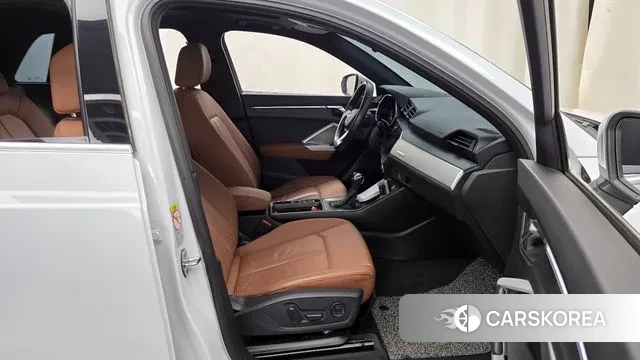 Audi Q3 (F3) 2020 Белый из Кореи, фото 2