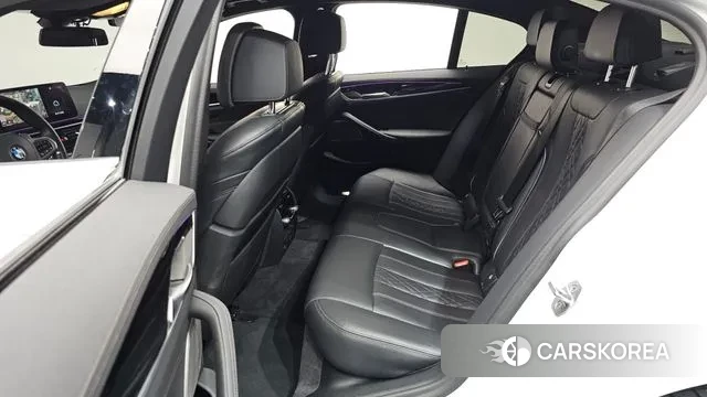 BMW 5 Series (G30) 2021 Белый из Кореи, фото 2