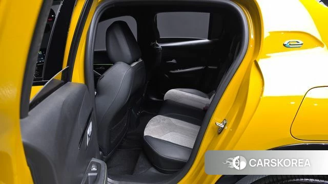 Peugeot e-208 second Generation 2021 Желтый из Кореи, фото 2