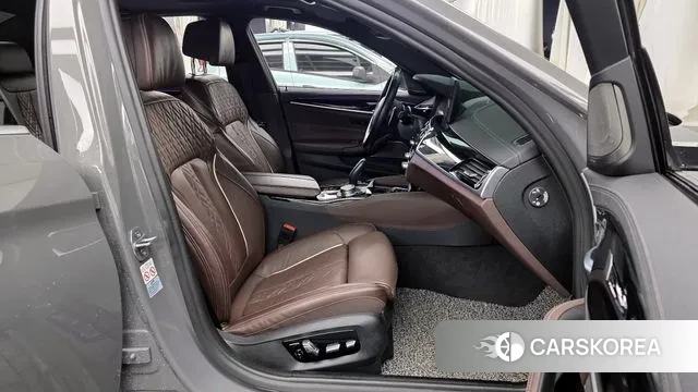 BMW 5 Series (G30) 2022 Серый из Кореи, фото 2