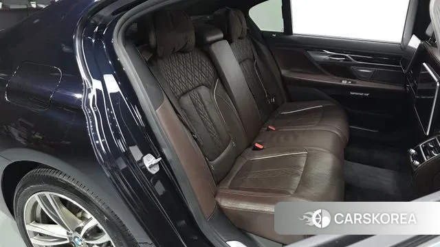 BMW 7 Series (G11) 2018 Черный из Кореи, фото 2